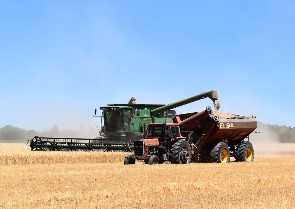 who invented the combine harvester for gardening history