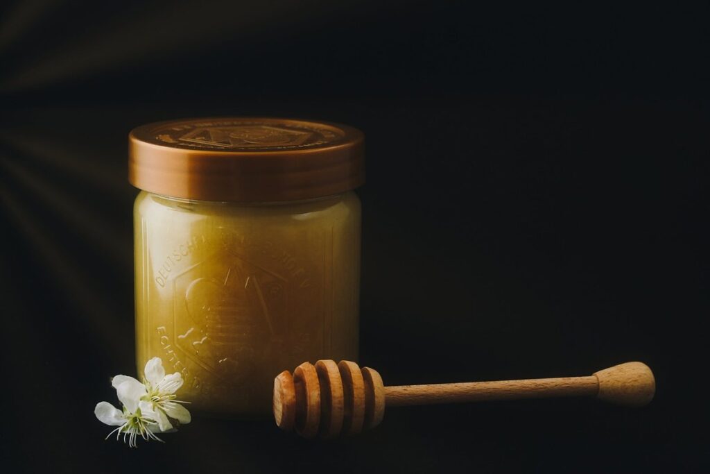 fertilizing with natural honey