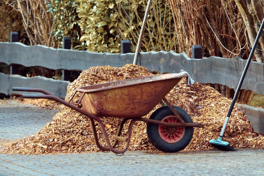 types of garden mulch