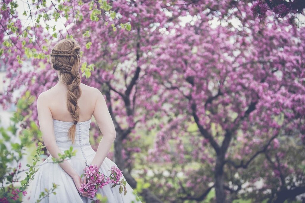nc trees with white flowers